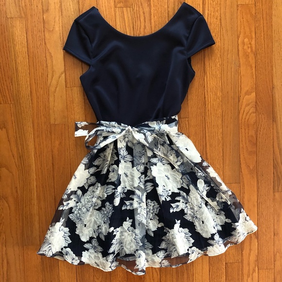 B. Darlin Floral Navy Blue Dress - Picture 2 of 6